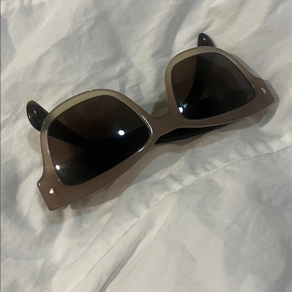 Prada Black and Brown Sunglasses preowned - Picture 2 of 8